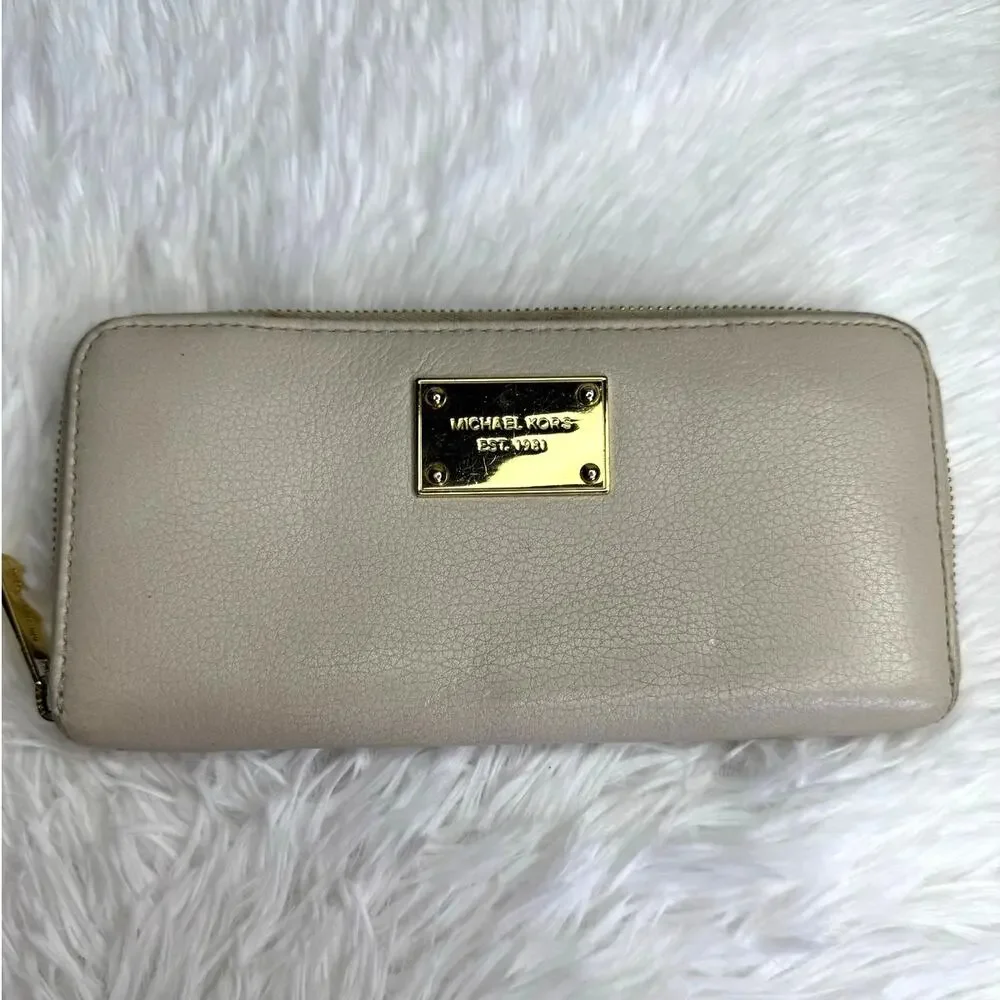 Michael Kors Zip Around Wallet